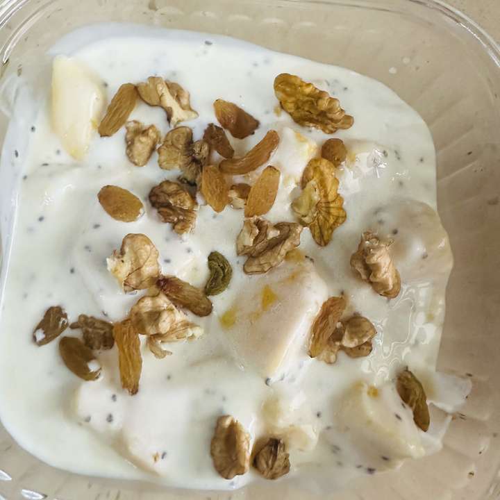 Yoghurt with fruit and nuts