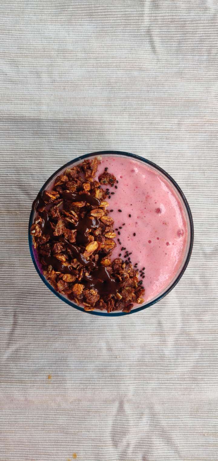Berry smoothie bowl 