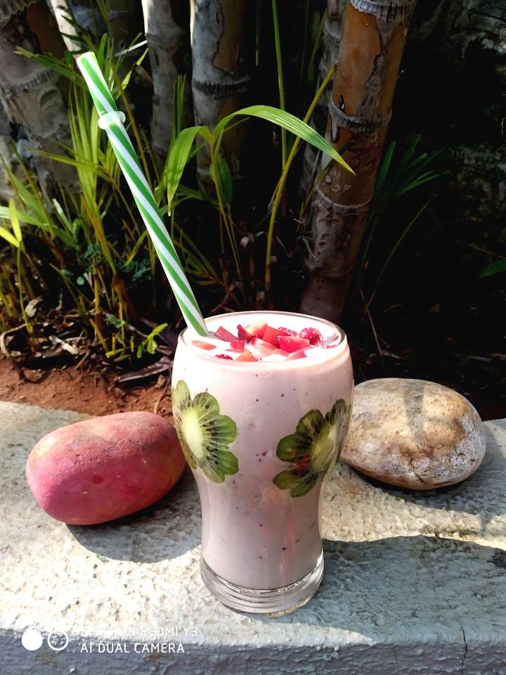 Kiwi 🥝 and Strawberry🍓 Smoothie 