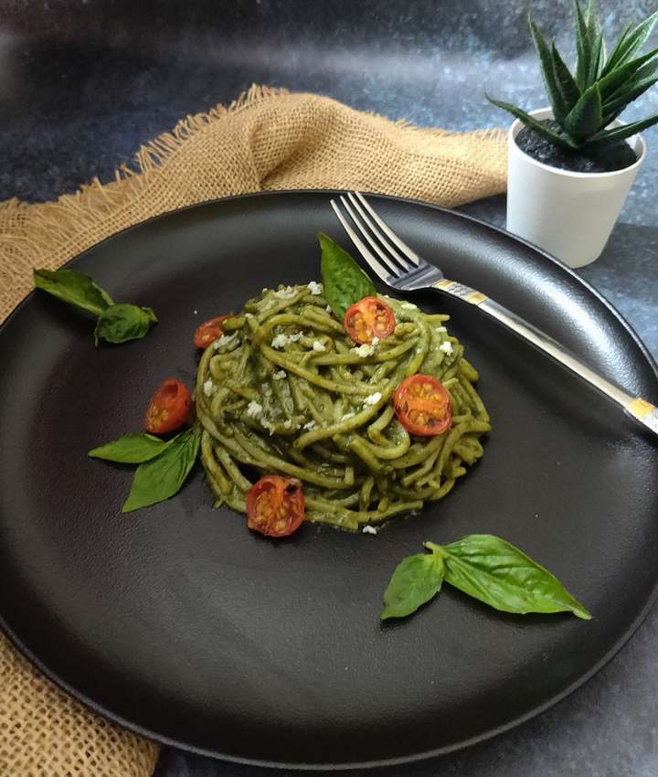 Spaghetti in Creamy Pesto Sauce (Pesto alla genovese)