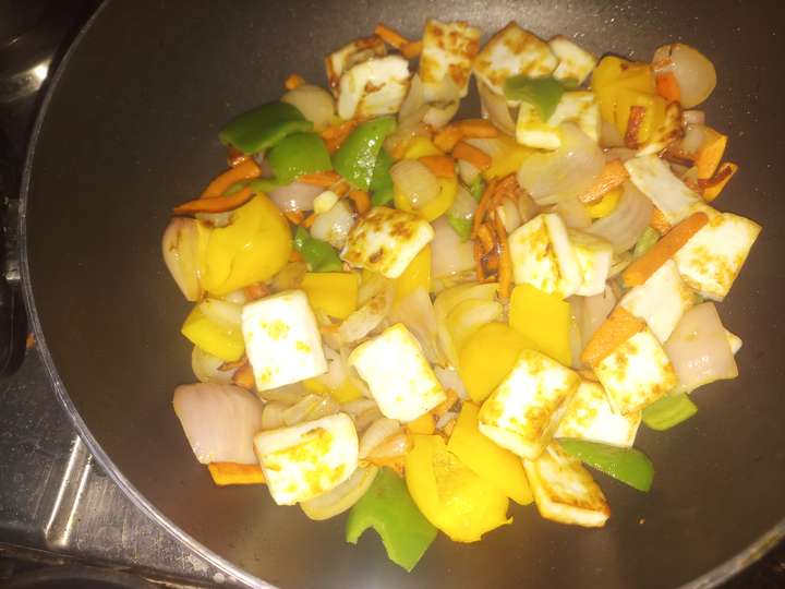 Paneer with sauteed vegetables 