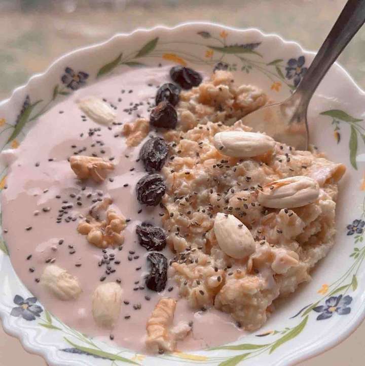 Protein packed oat berry smoothie bowl 