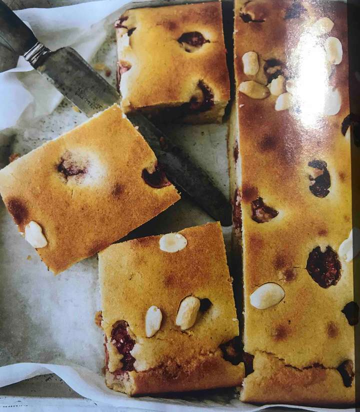 Raspberry and Peanut Butter Mud Slice