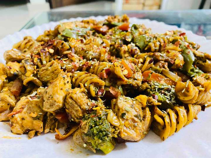 CHICKEN PASTA