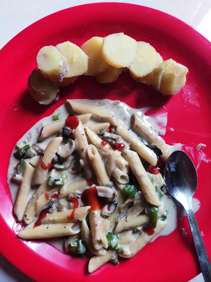 White sauce pasta and sweet potatoes 