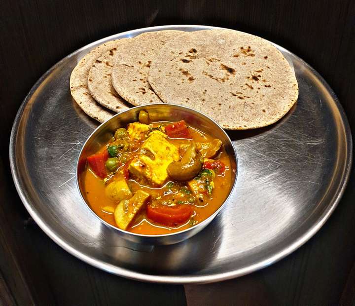 Mix Veggies with Paneer and Chapati