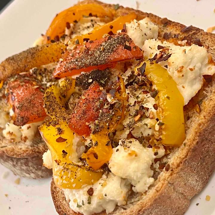 Spicy Bell Paneer Crunch Toast