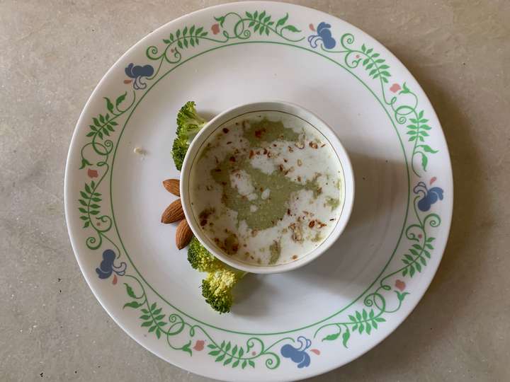 Almond broccoli soup