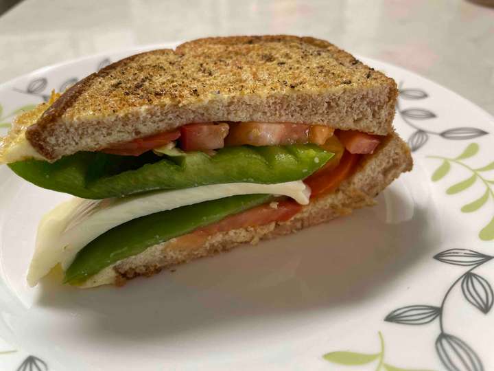 Vegetable cheese egg sandwich