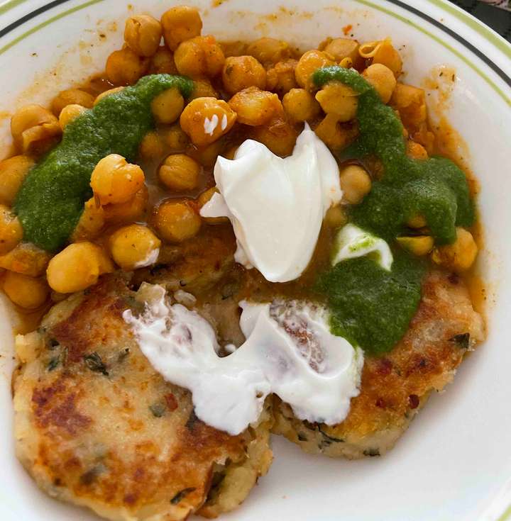 Aloo Tikki Chana Chaat 