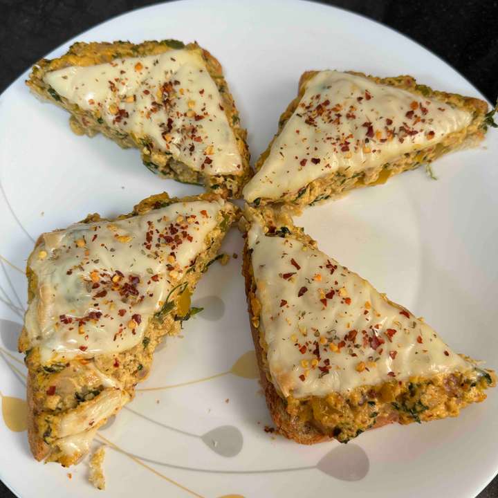 Creamy Paneer n Veggie Toastie