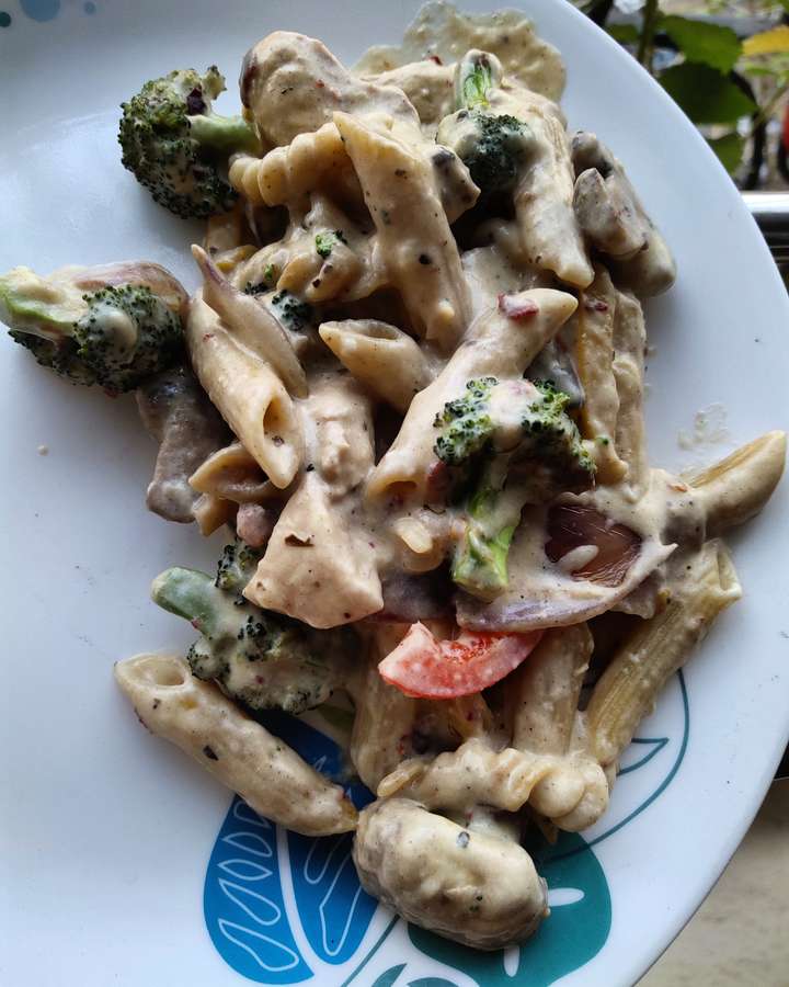 Broccoli white Sauce Pasta (No cheese)