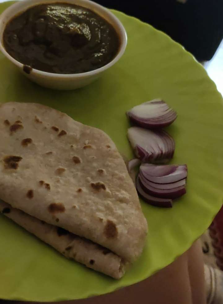 palak paneer and roti 