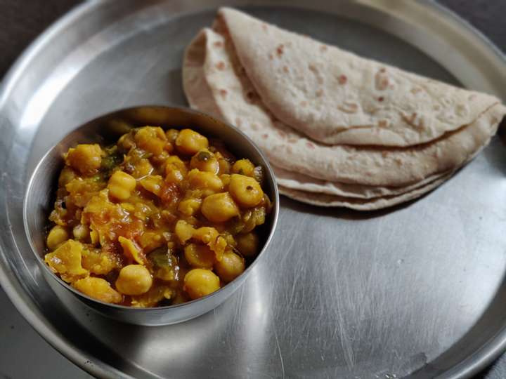 Roti and Chole curry  