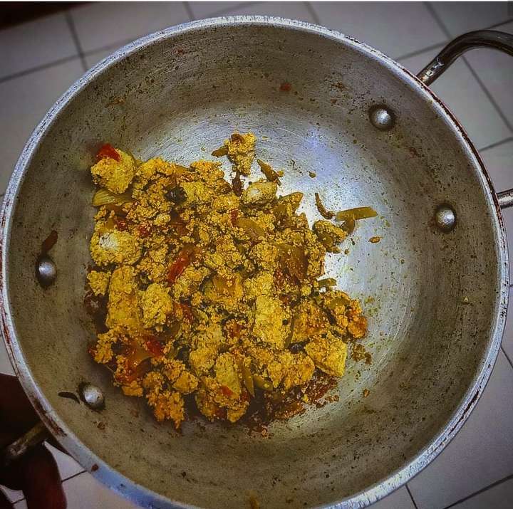 Scrambled tofu with soy flour roti