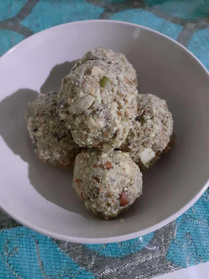 Dry fruits ladoo ( no sugar or jaggery)