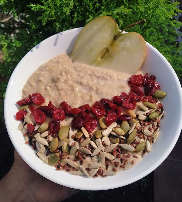 Apple Pie Oatmeal 🍎🥧