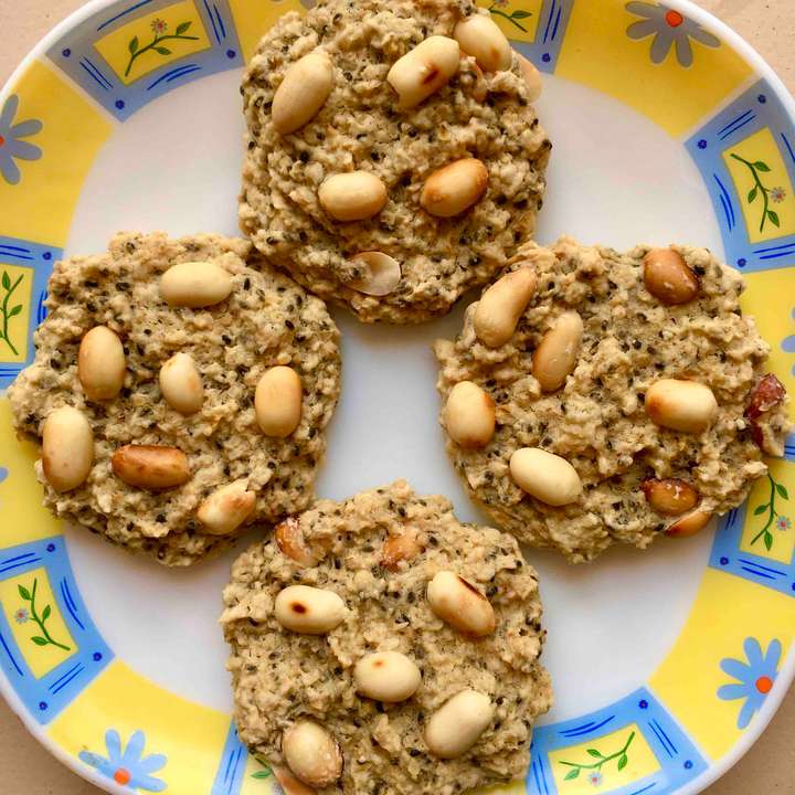 Peanut-oats crackers 
