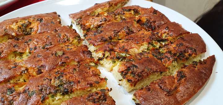 Keto cheesy garlic bread