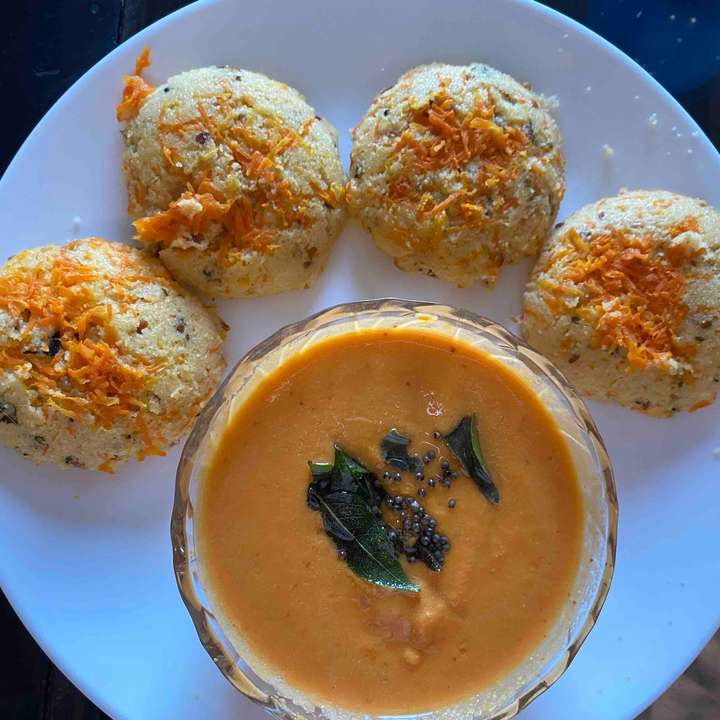 Rava idli with chana dal carrot chutney
