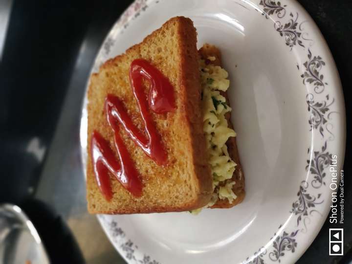 scrumbled egg cheese sandwich
