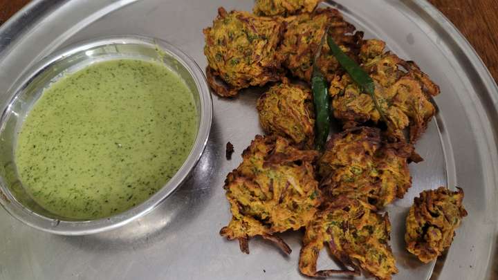 Non fried Onion Methi pakoda