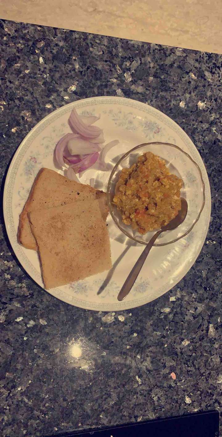 Paneer Bhurji With Brown Bread