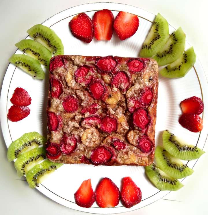 Baked Banana-Strawberry Oatmeal