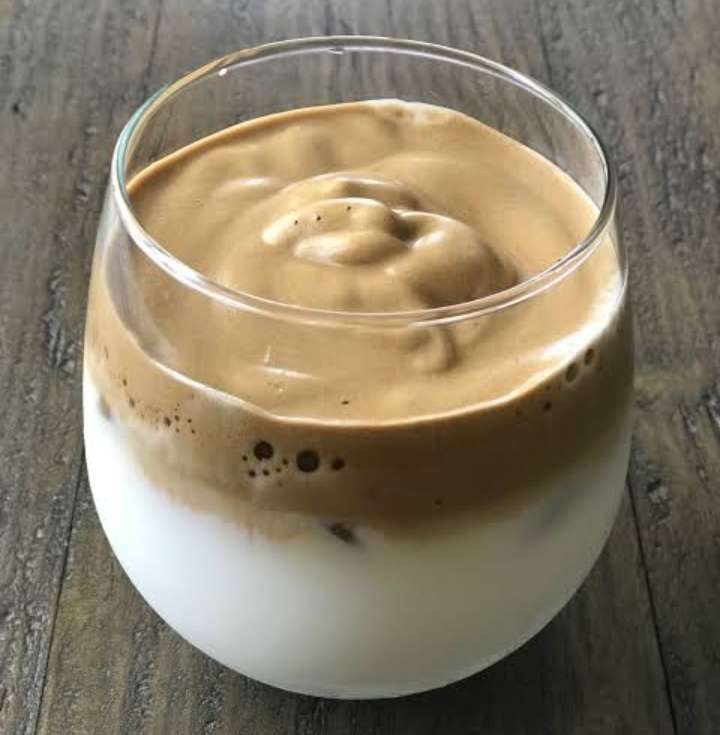 DALGONA COFFEE (WHIPPED COFFEE)