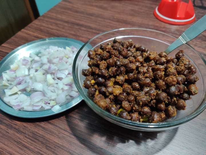 Masala boiled chana