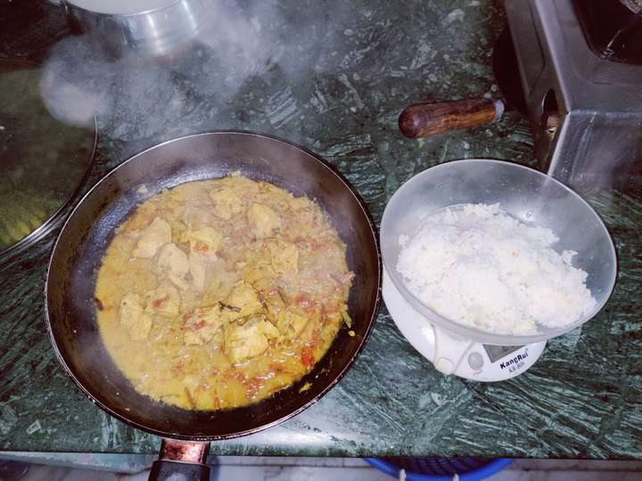 Chicken Breast and cooked white rice.. 