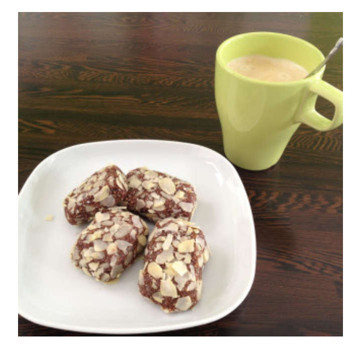 PROTEIN ALMOND-CHOCOLATE CAKES

