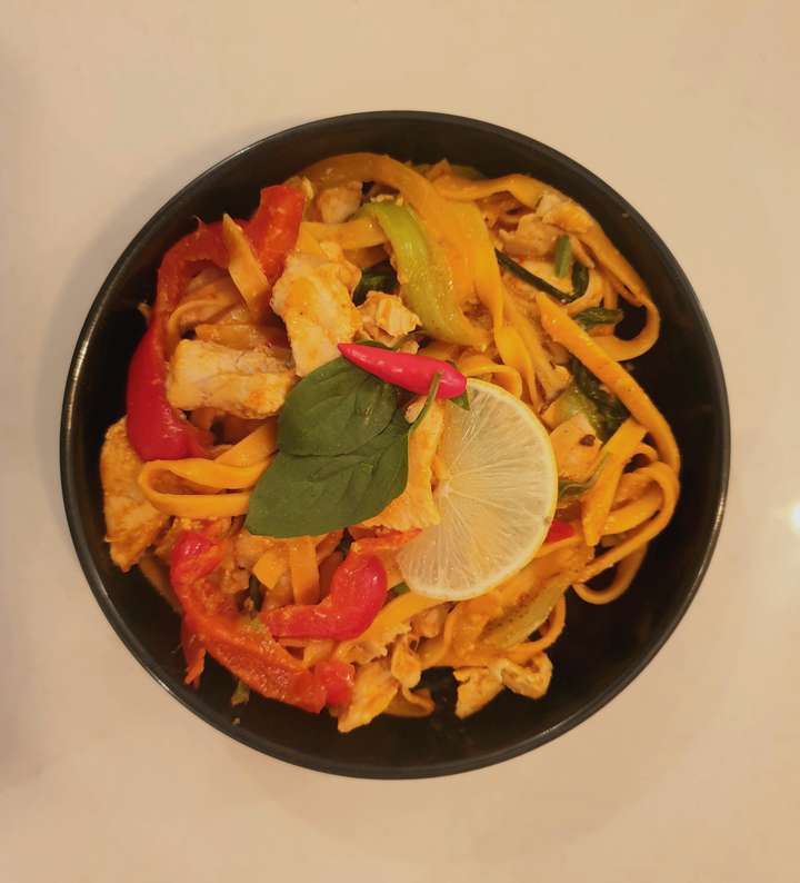 Thai chicken pad noodles 