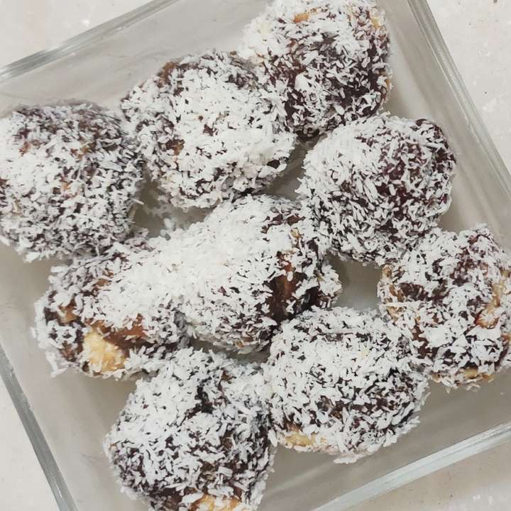 Dates and dryfruit balls