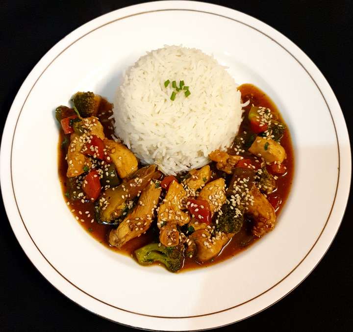 Sriracha Chicken & Steamed Rice