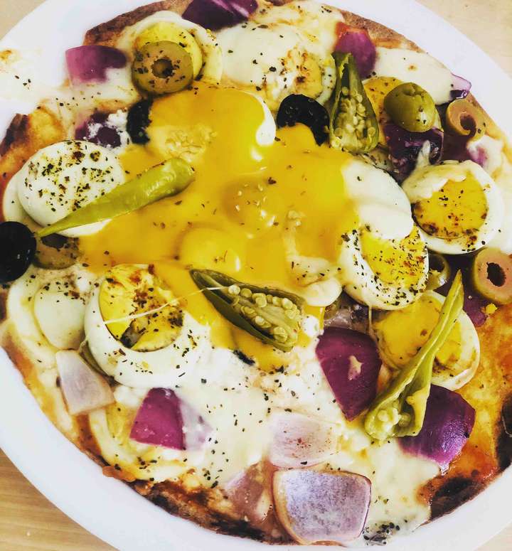 Roti egg pizza