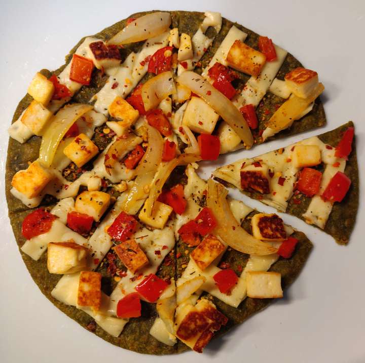 Thin crust spinach pizza