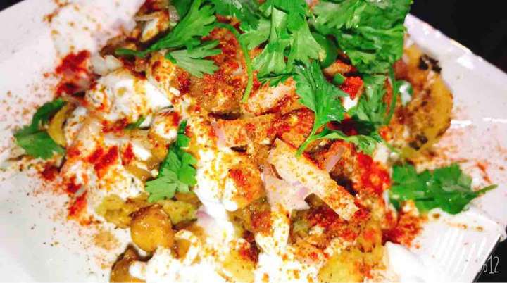 Aloo tikki channa chaat 
