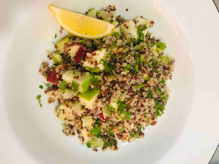 apple quinoa salad