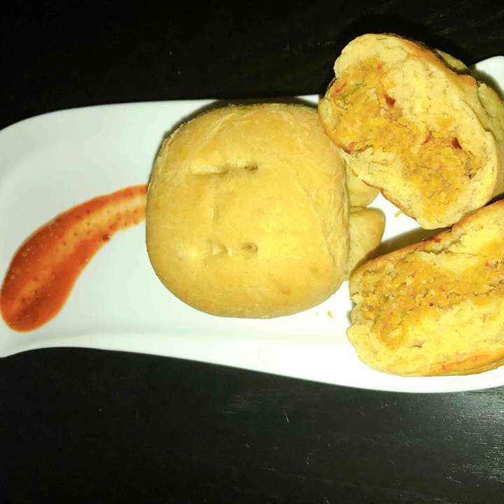 Stuffed chicken bun 
