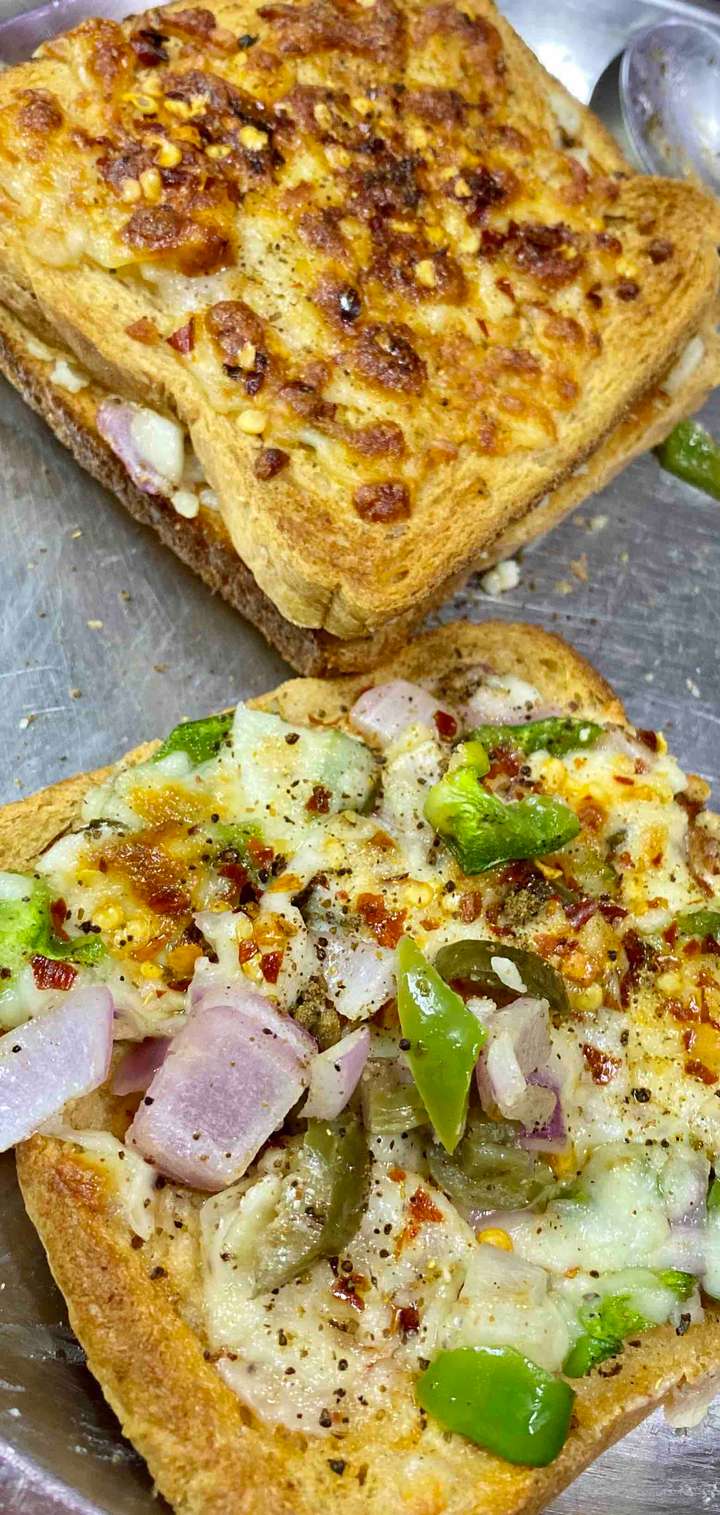 Cheeselicious Bread Pizza 🍕❤️