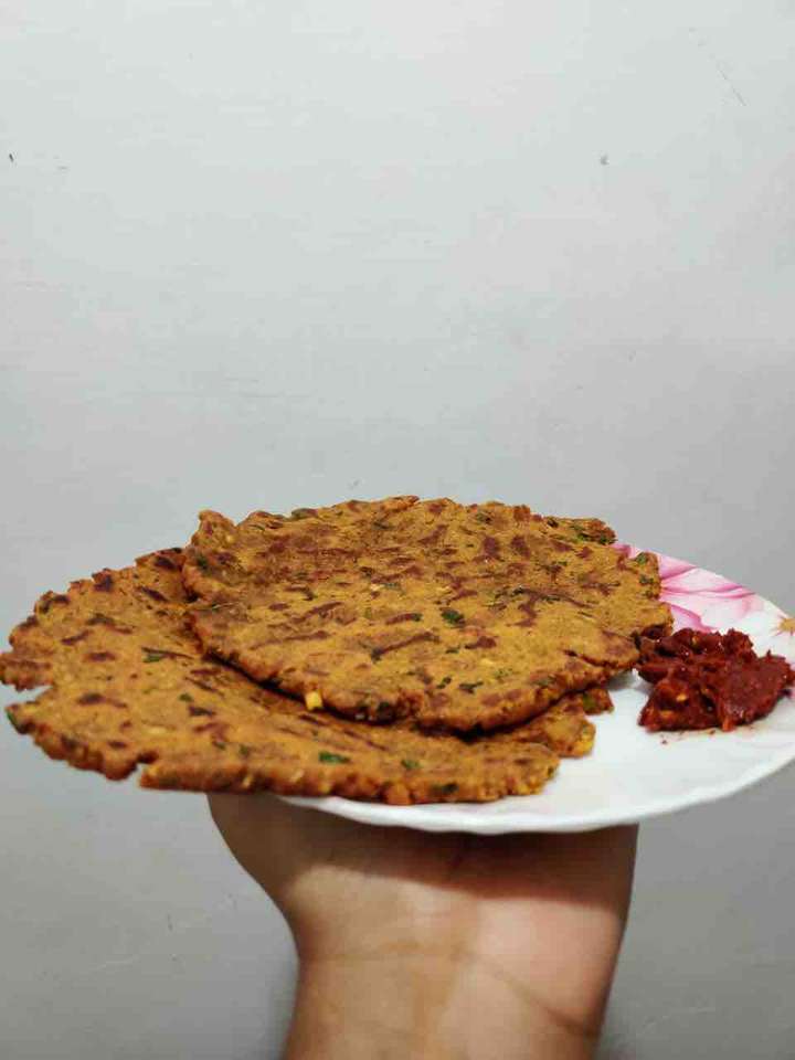 Thalipeeth(indian pan cake) 😋
