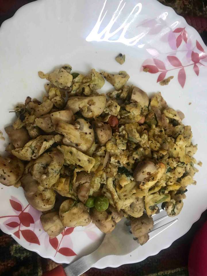 Tossed eggs & mushrooms