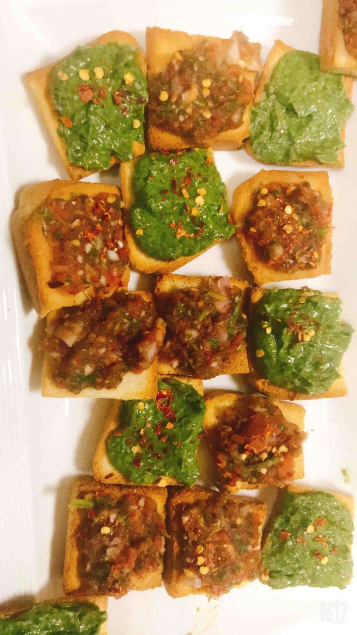 Toast with spinach avocado and salsa toppings