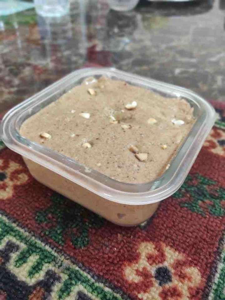 Home made crunchy peanut butter
