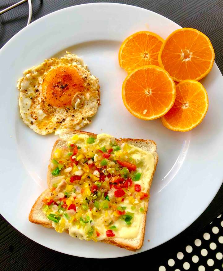 cheese chilli toast , half fry egg , sliced orange 