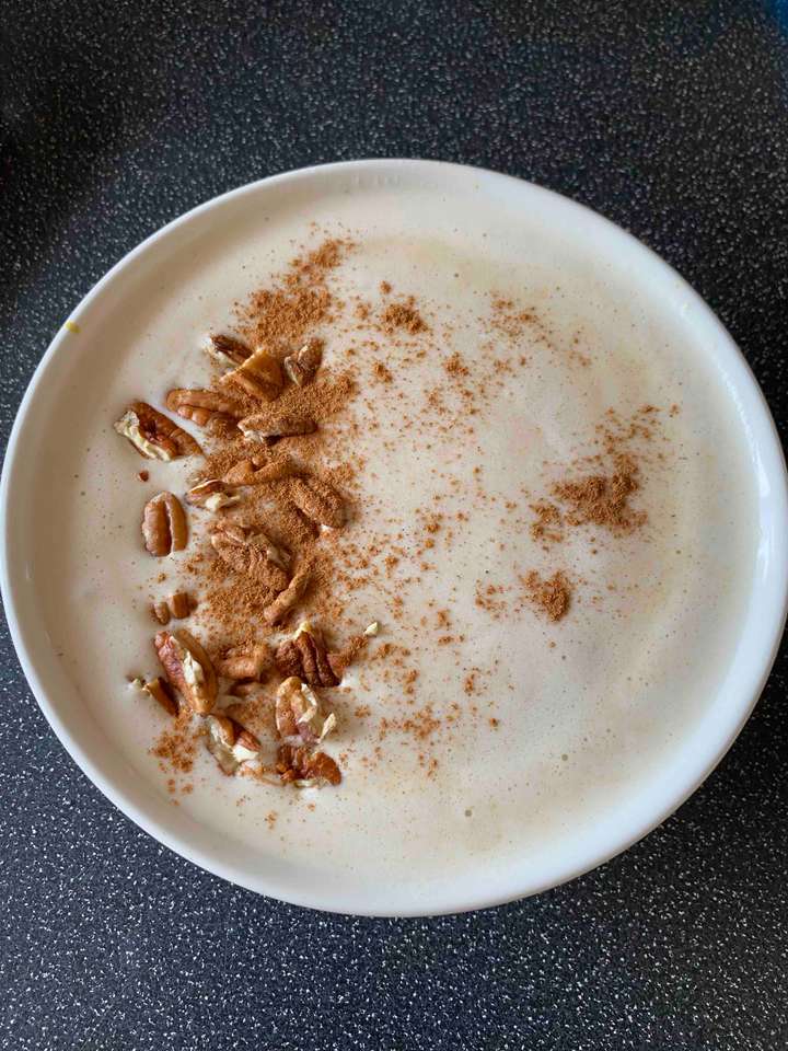 Vanilla, Cinnamon & Pecan Smoothie Bowl 