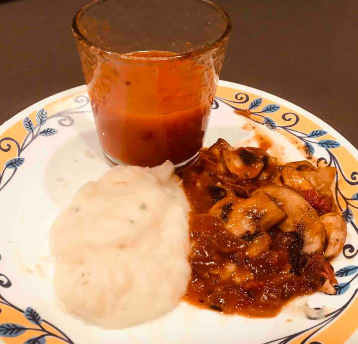 Mushroom masala with potato mash and tomato soup