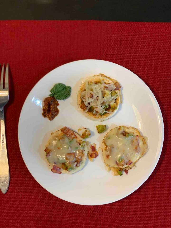 Mini Eggizza Bites