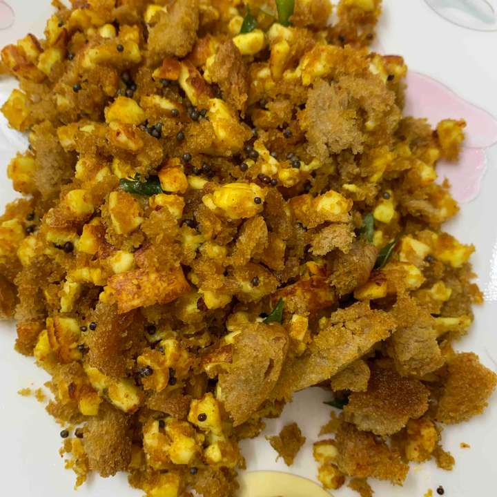 Crispy bread paneer poha